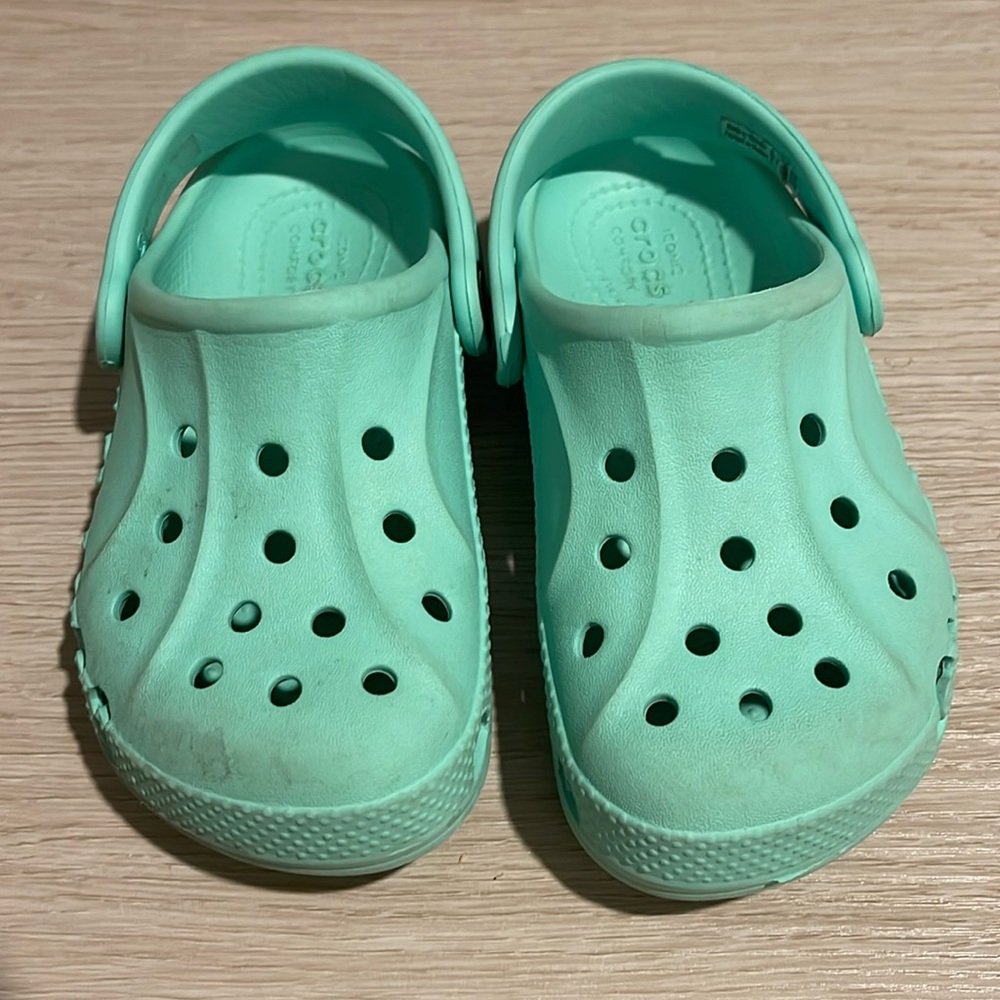 Crocs toddler size 6 green
